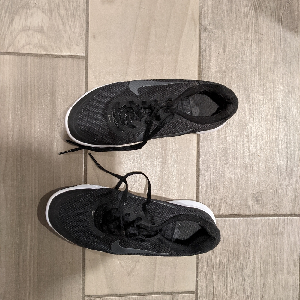 Nike Tennis Shoes